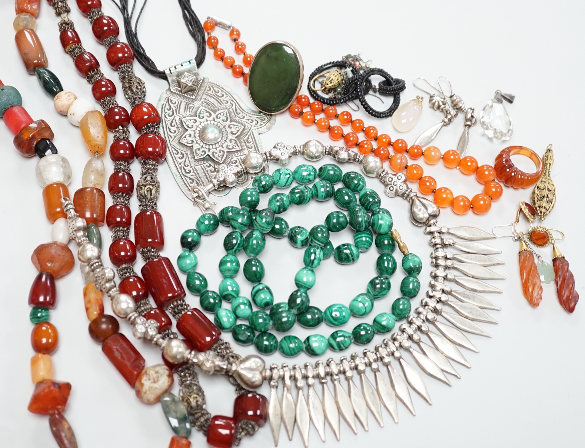 Assorted jewellery including a South American? white metal fringe necklace, a malachite bead necklace, amber earrings, filigree earrings, jet earrings, Hand Of Fatma pendant, agate bead necklace, hardstone pebble necklac